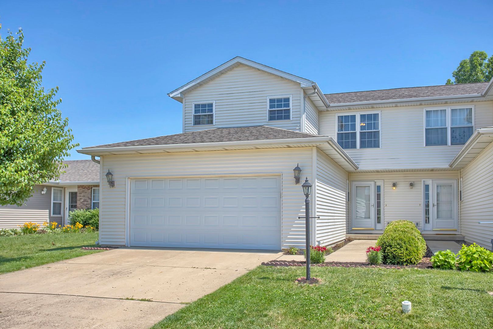 Savoy Townhome: 606 Sunflower St.
