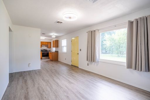 2 Bedroom / 1.5 Bathroom House in Savoy with 2-Car Garage