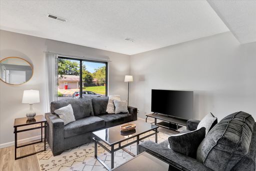 2 BED FURNISHED SHORT TERM RENTAL – photo 1