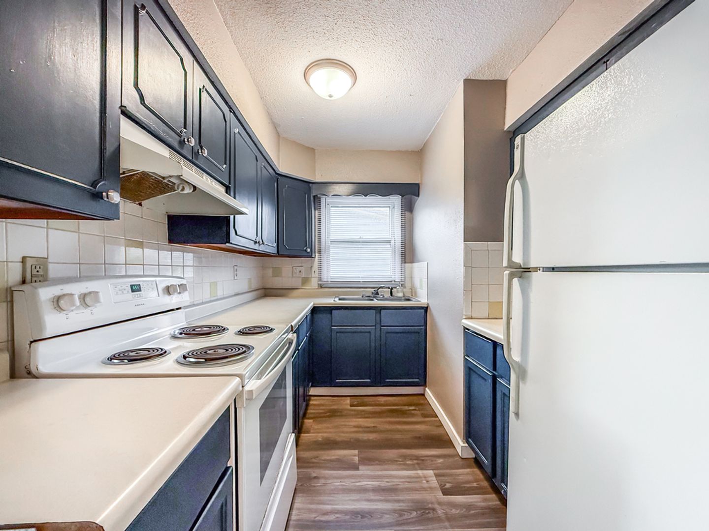 Champaign Apartment: 801 Hollycrest Dr.