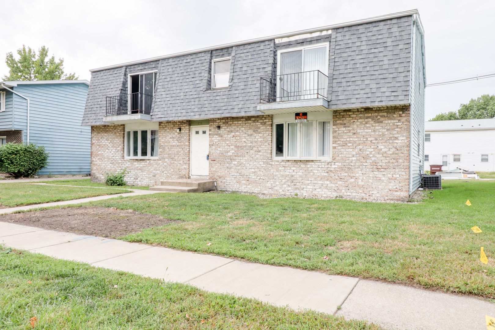 Champaign Apartment: 801 Hollycrest Dr.