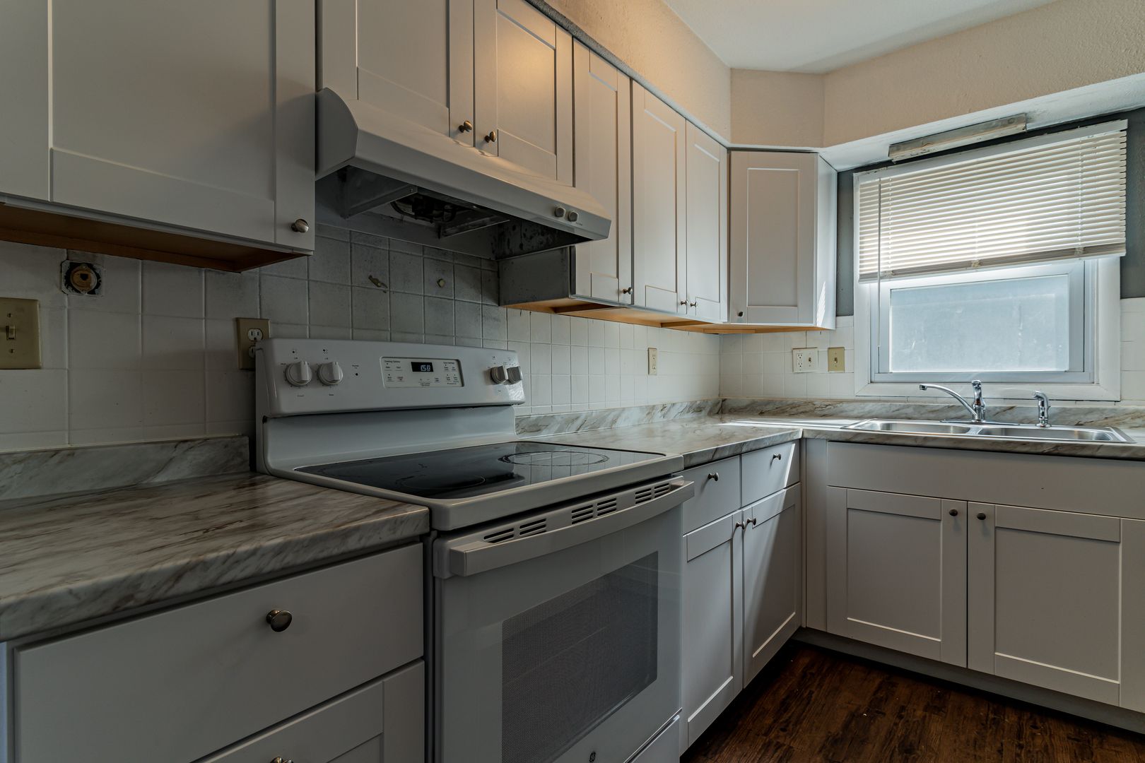 Champaign Apartment: 801 Hollycrest Dr.