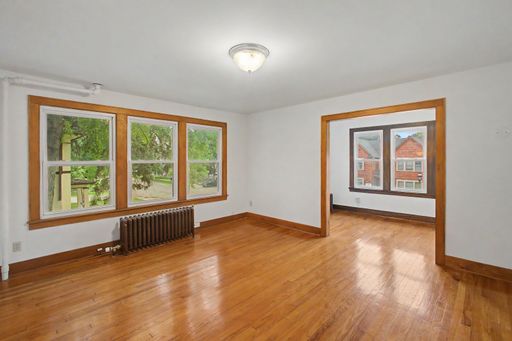 Charming 2 Bedroom, 1 Bathroom Home Near UIUC & Downtown Urbana – photo 1