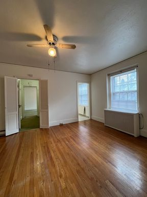 Spacious 2 Bedroom, 2 Bath Downtown Apartment – Heat Included – photo 1