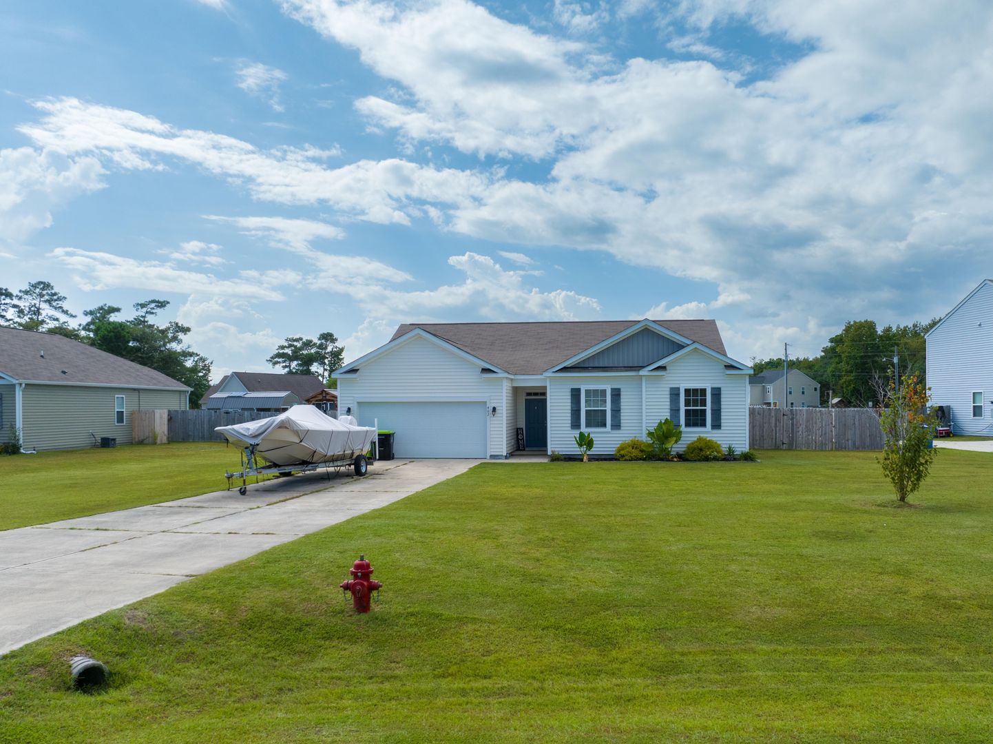 Holly Ridge House: 402 Saxby Way