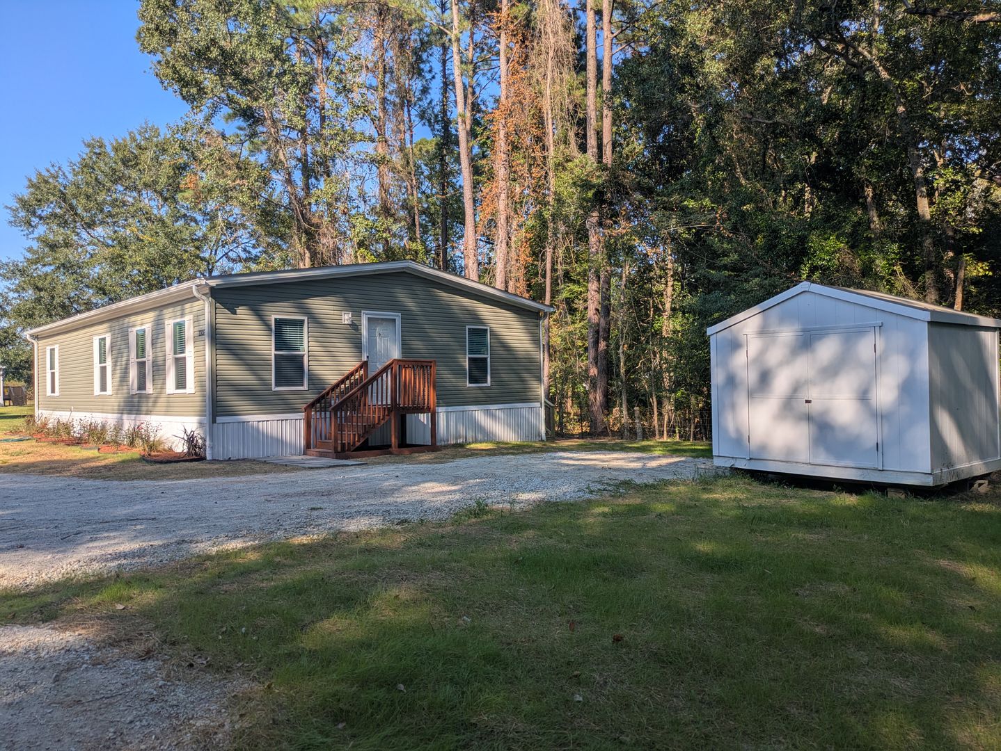 Jacksonville House: 1118 F Old Tar Landing Road