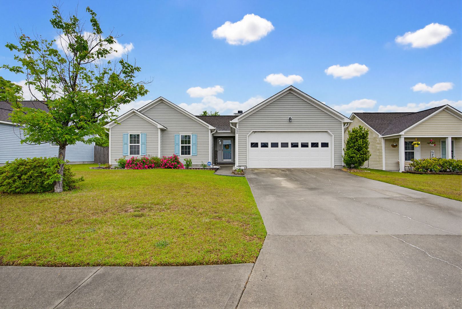 Holly Ridge House: 208 Red Carnation Drive