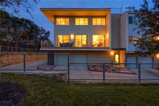 Breathtaking 3bed/2.5Bath Loft near SOCO in Gated Community! – photo 1