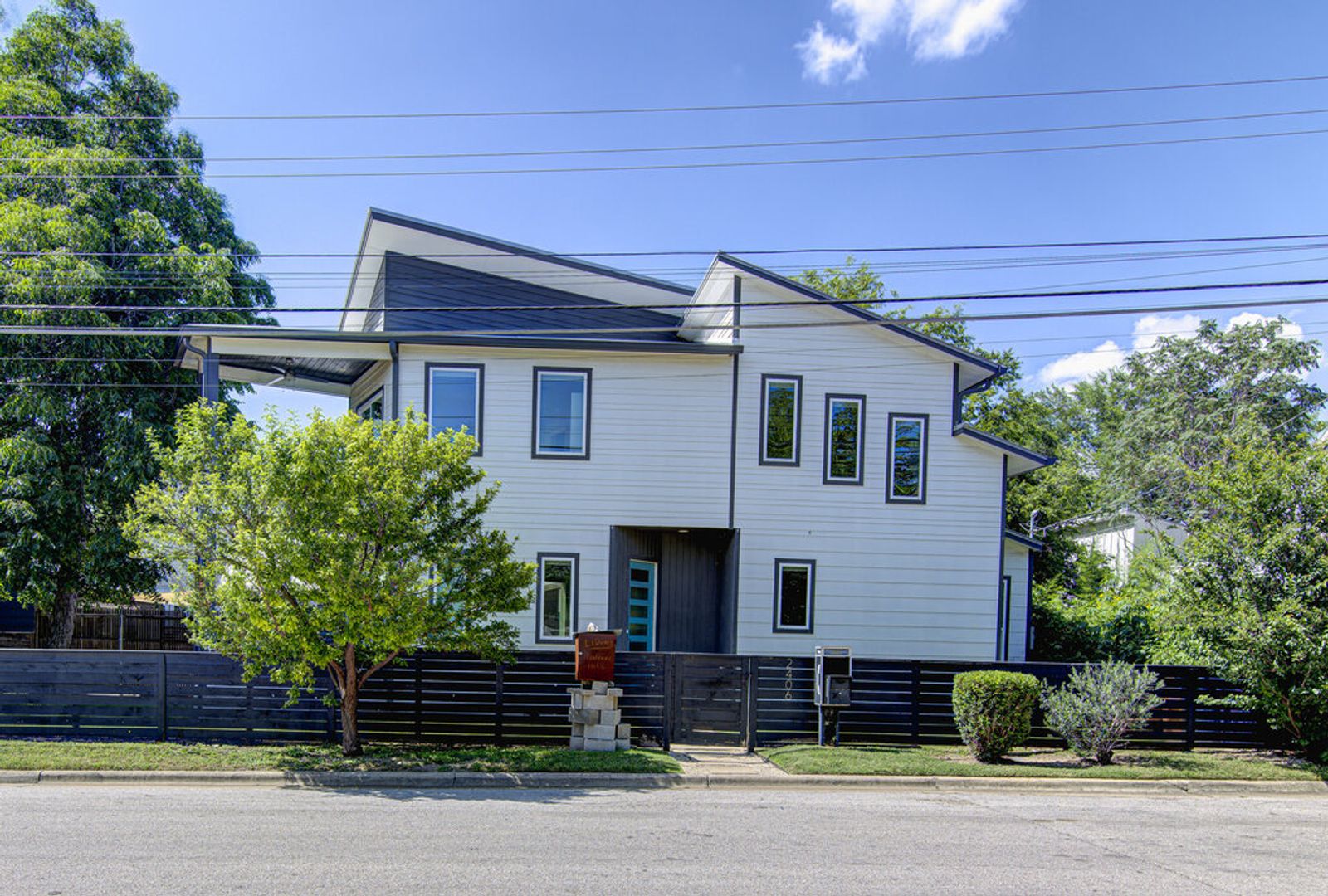 Austin House: 2406 E 16th St