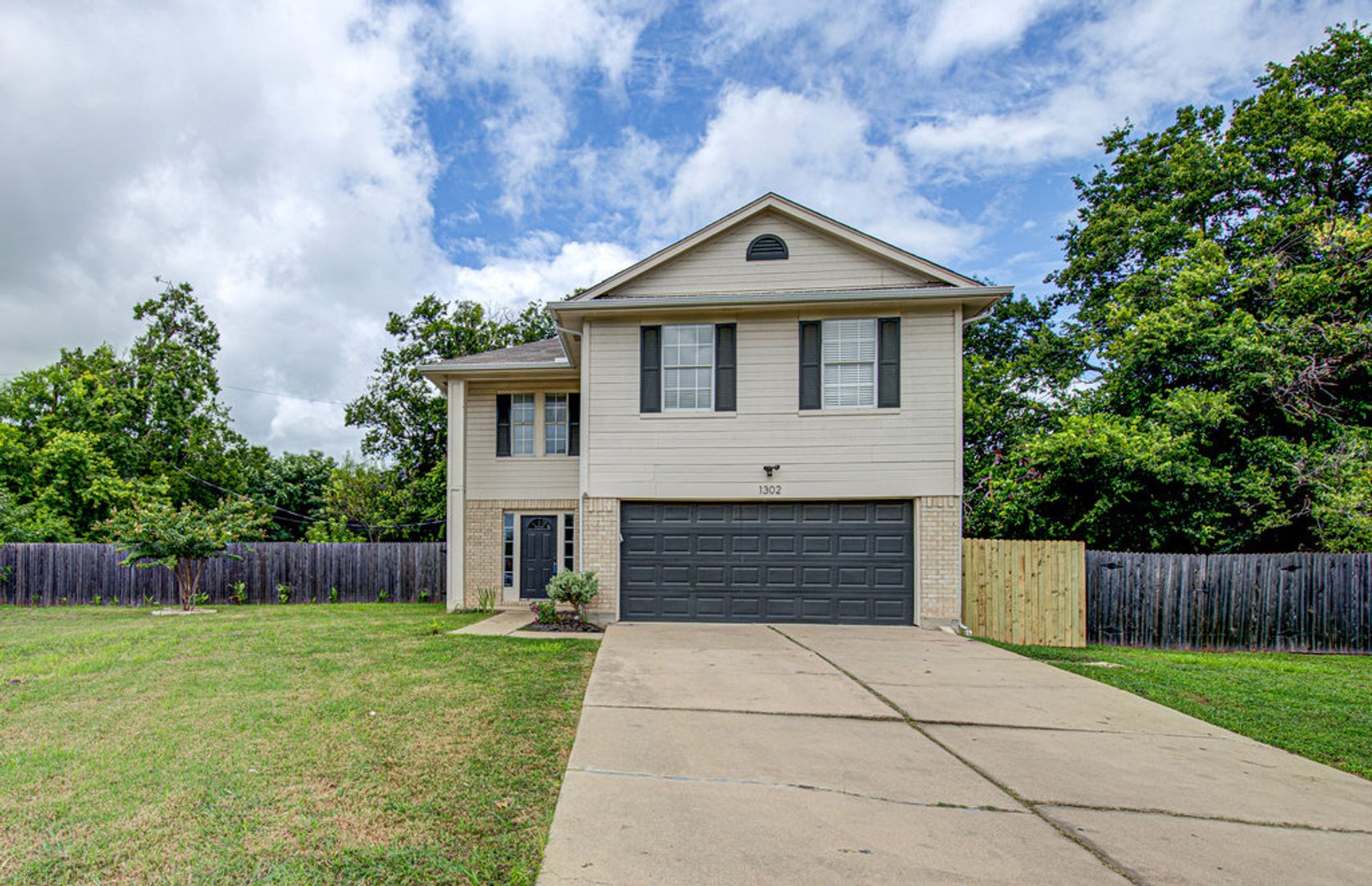 Pflugerville House: 1302 Crete Ln