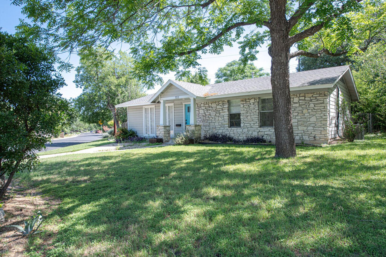 Austin House: 122 Havana St