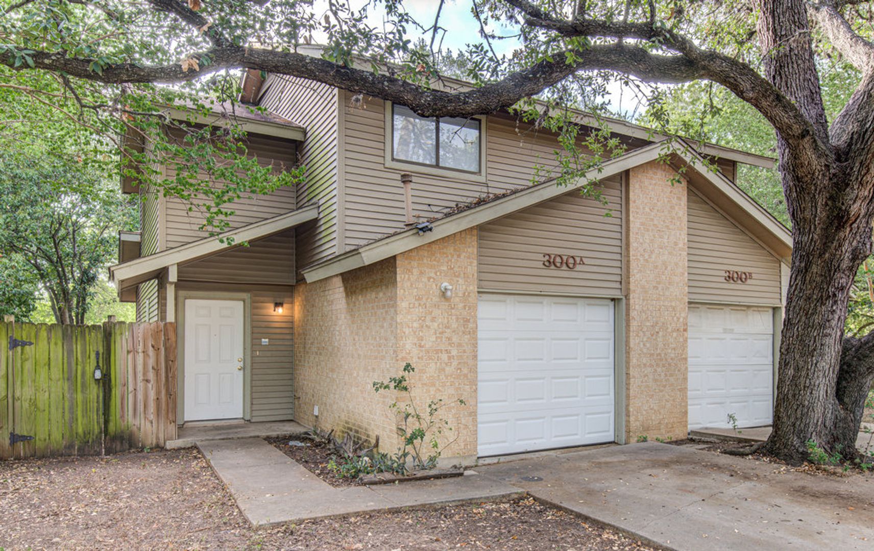Austin House: 300 Villa Oaks Circle