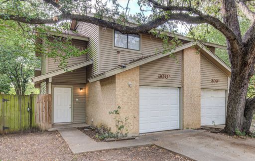 **TWO WEEKS FREE RENT** Charming 2-Bed, 1.5-Bath Duplex in South Austin! – photo 1