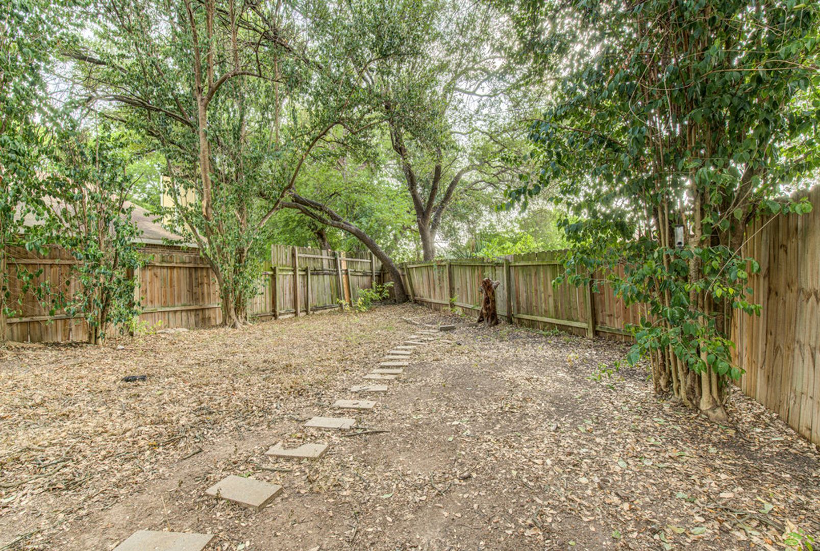 Austin House: 300 Villa Oaks Circle