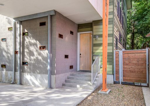 ONE MONTH FREE RENT! Contemporary Stand Alone Condo with Private Hot Tub - Walkable to Downtown! – photo 1