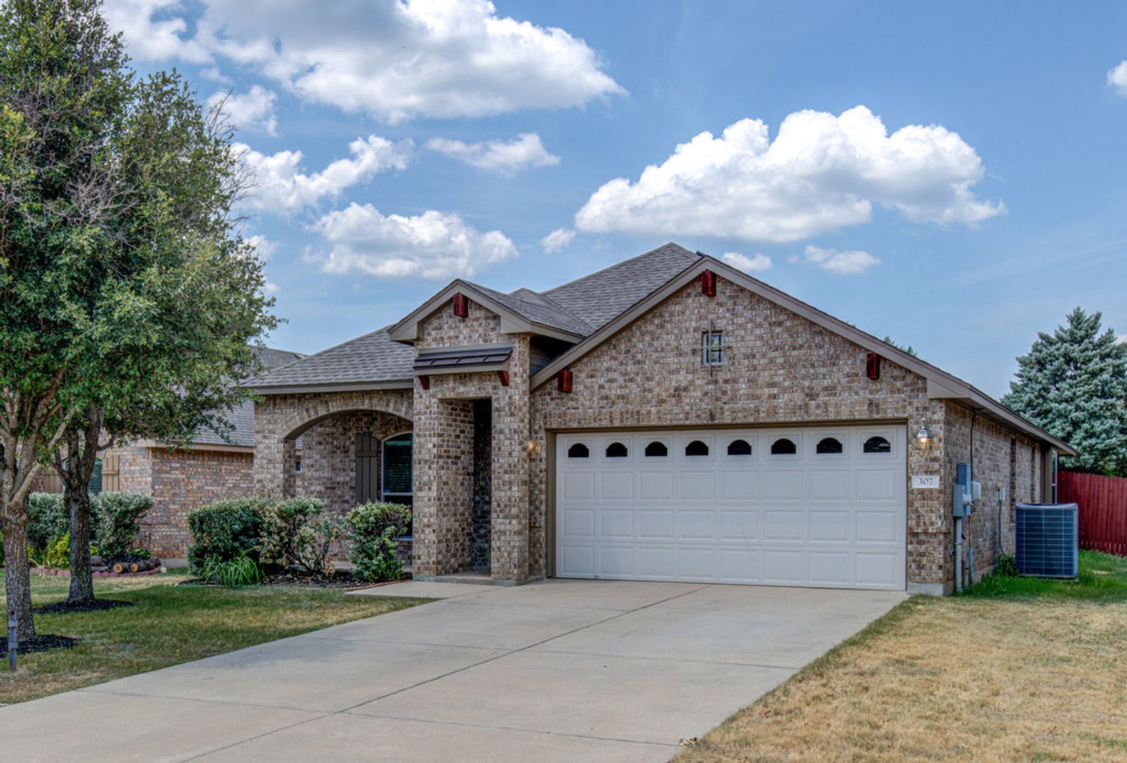 Cedar Park House: 307 Riverine Way