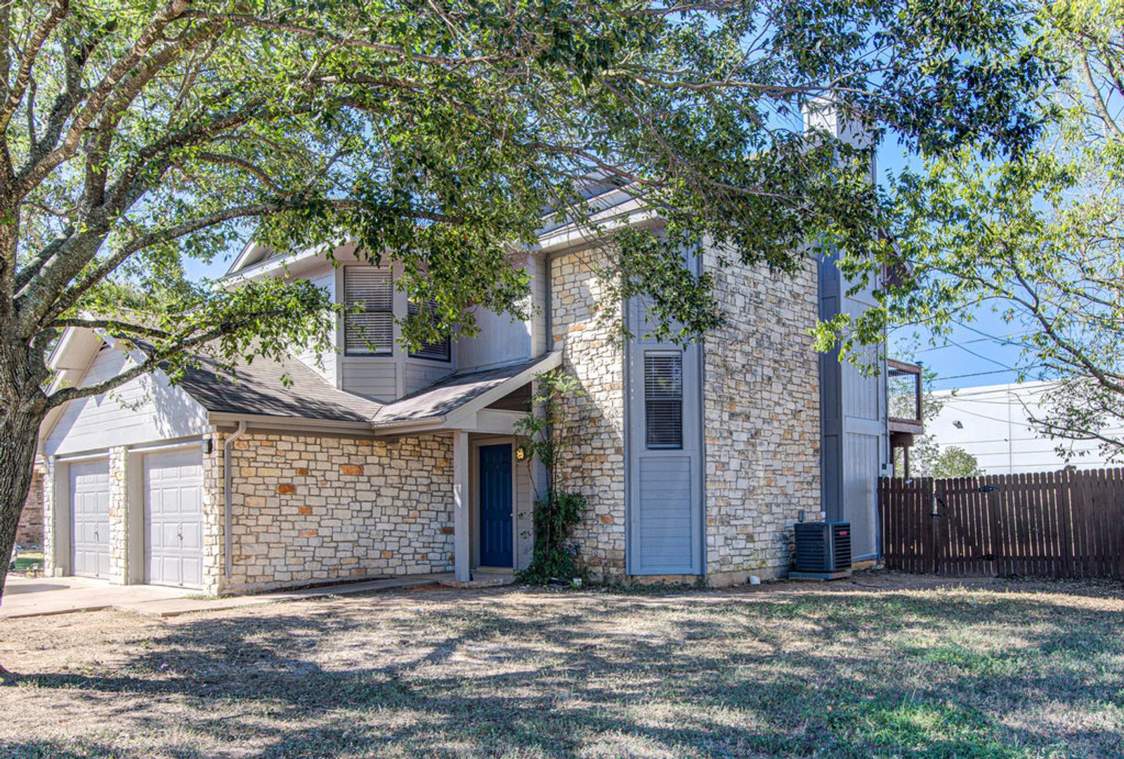 Round Rock Apartment: 1205/1207 Gregory Ln