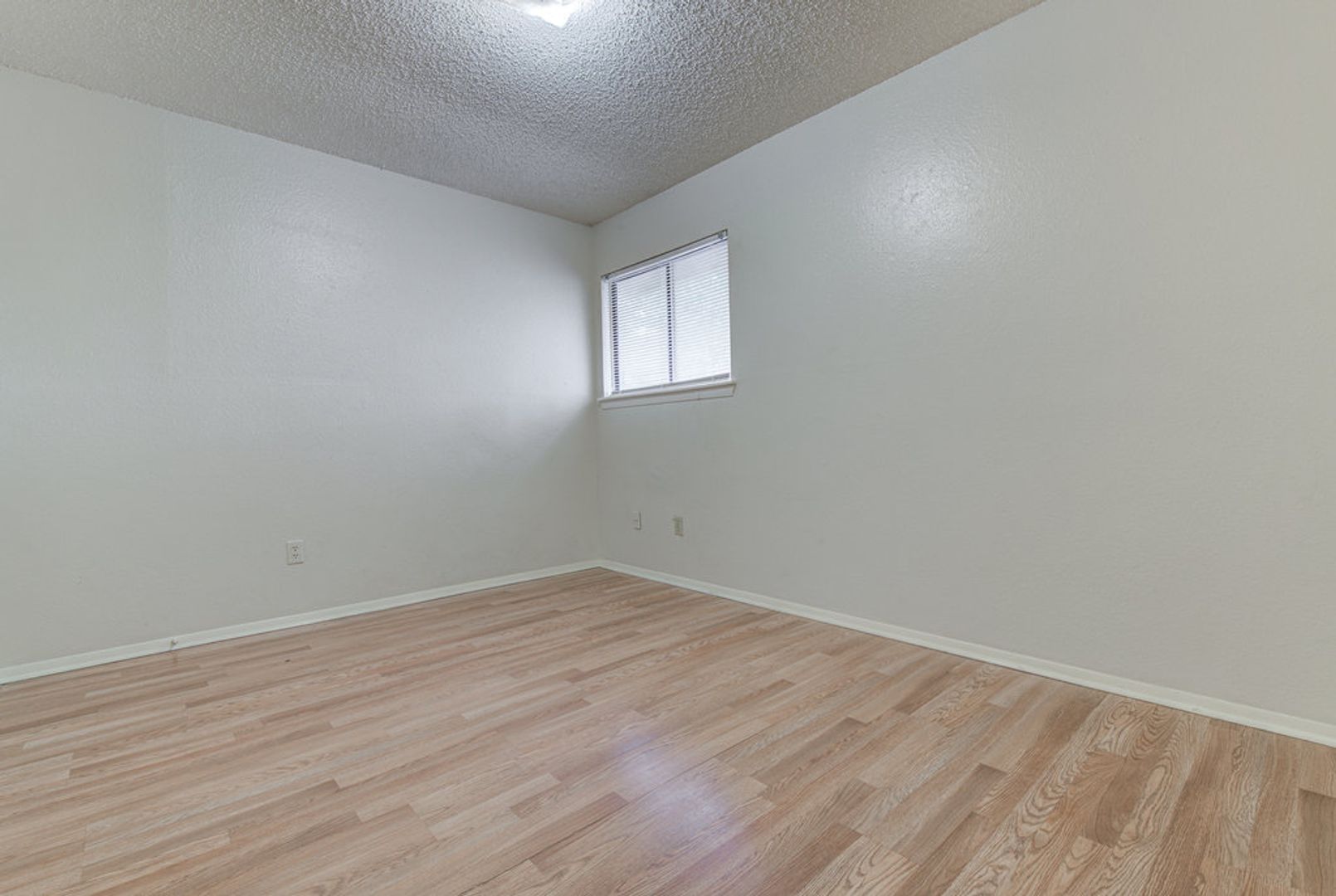 Austin House: 300 Villa Oaks Circle