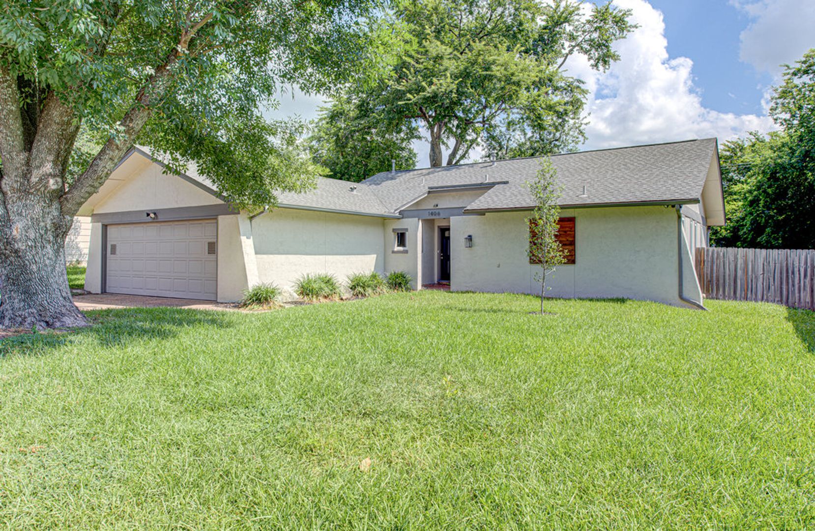 Austin House: 1406 Thornridge Rd