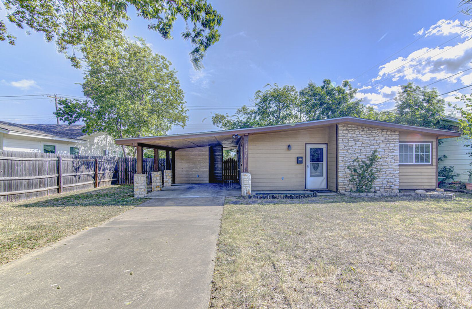 Austin House: 1410 Kamar Dr