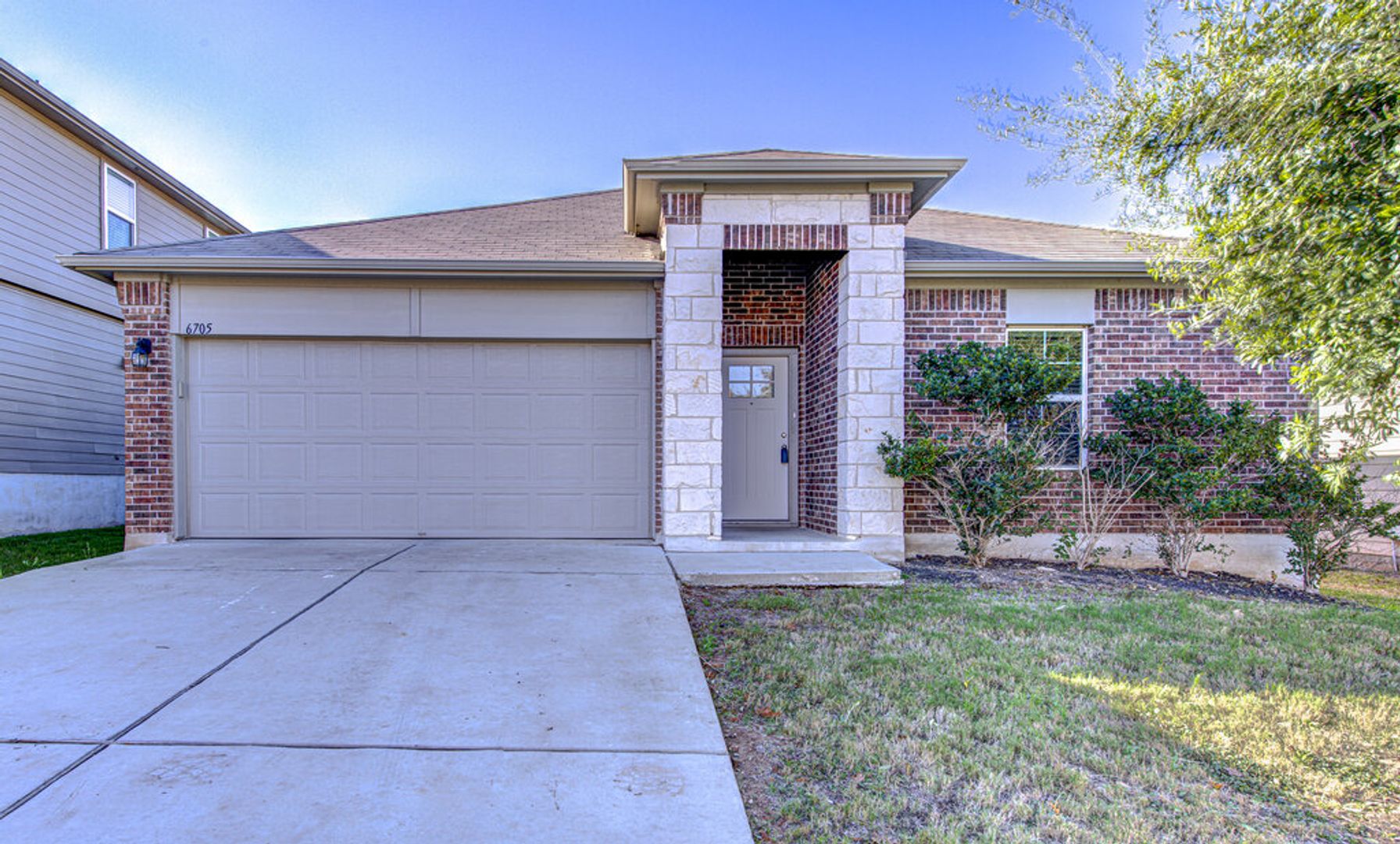 Austin House: 6705 Loretta White Ln