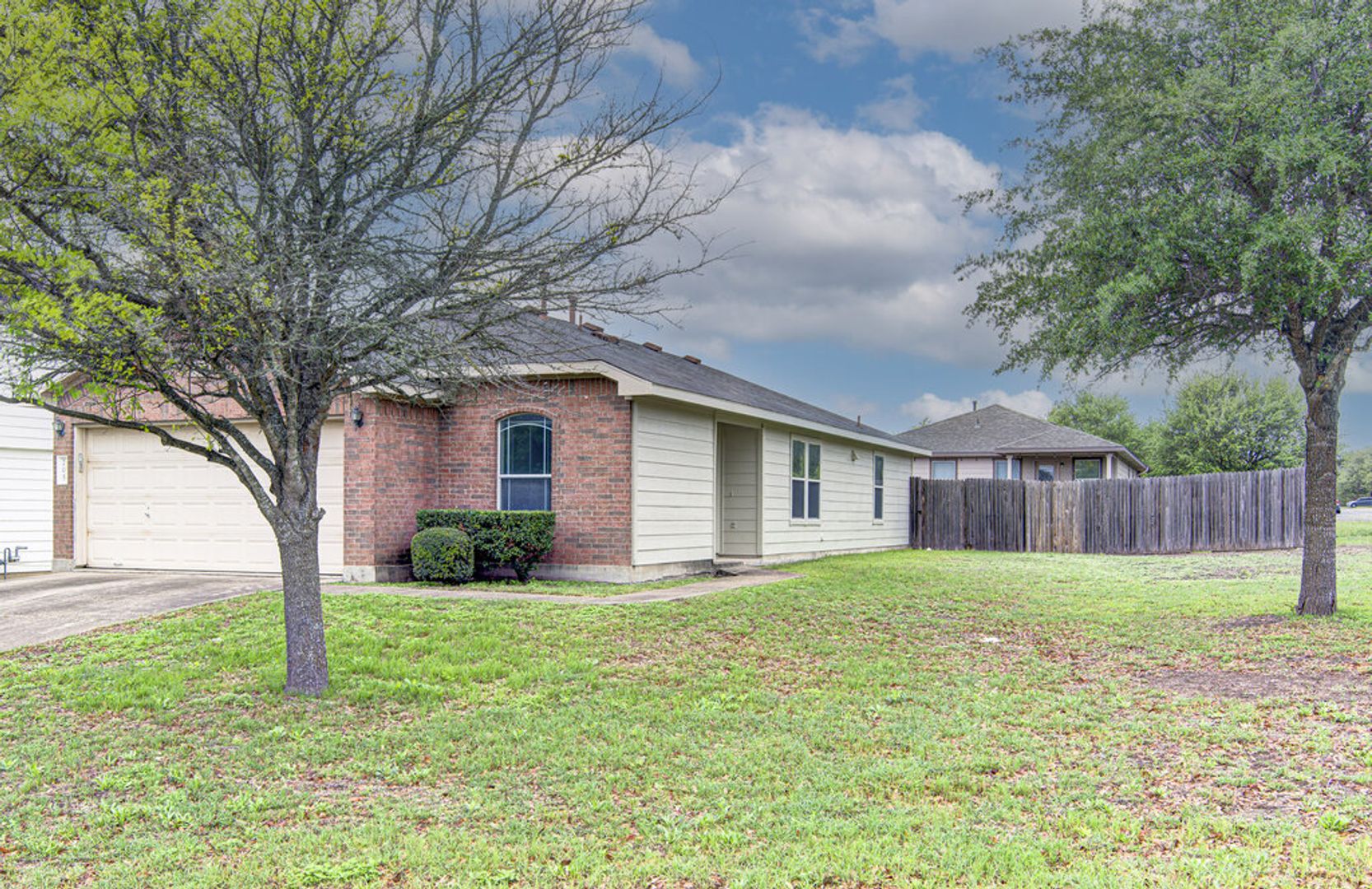 Kyle House: 205 Mood Lake Dr