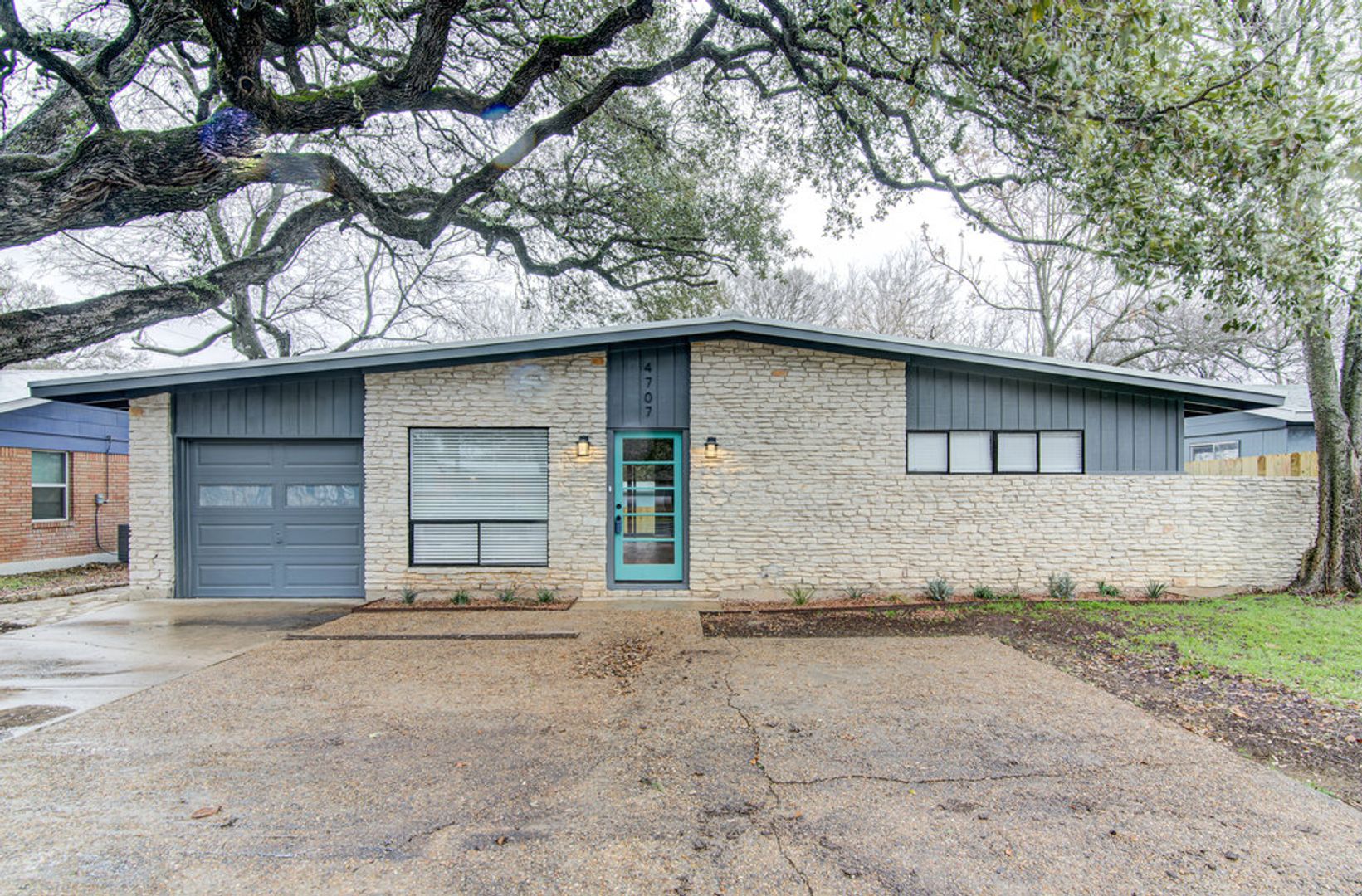 Austin House: 4707 Menchaca Rd