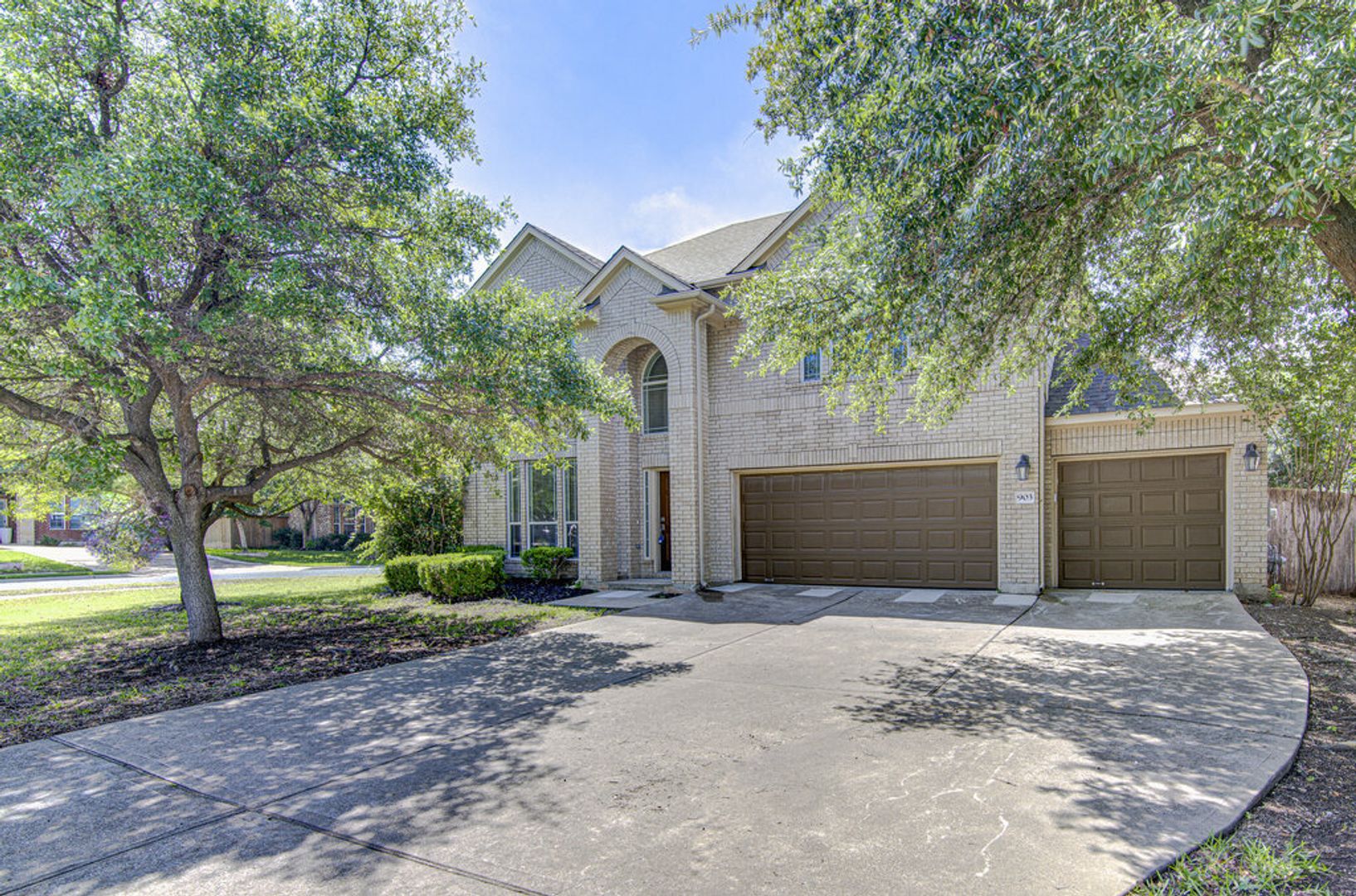 Round Rock House: 903 Fork Ridge Path