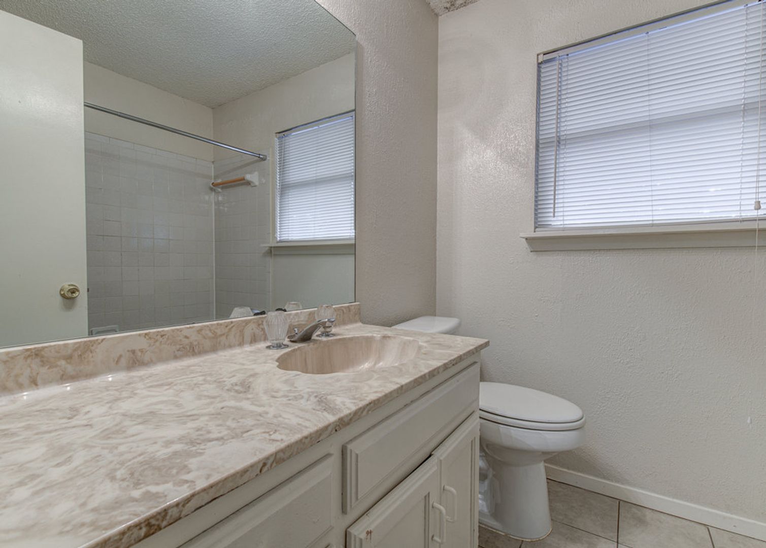 Austin House: 300 Villa Oaks Circle