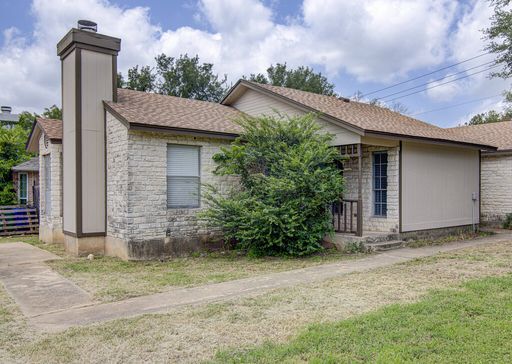 **TWO MONTHS FREE RENT!!** Charming 1 Bedroom Duplex with Private Backyard – photo 1