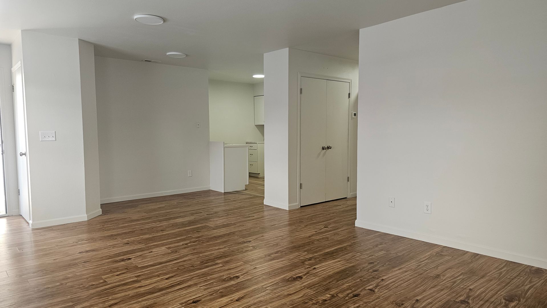 Caldwell Apartment: 402 N Michigan