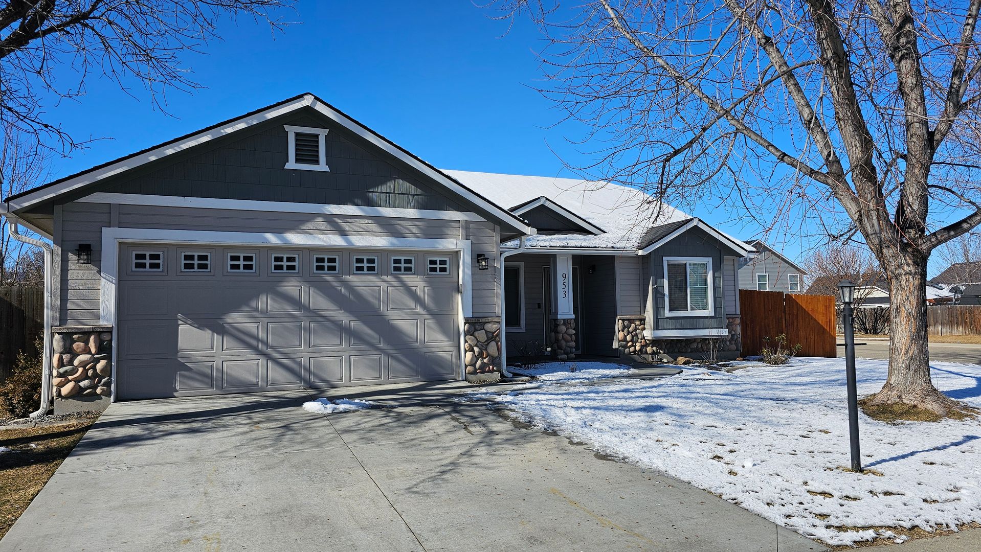 Meridian House: 953 North Wolfsburg Avenue