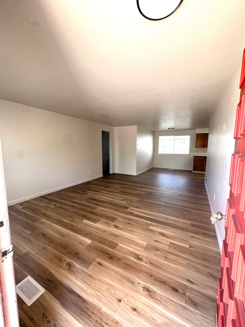 Boise Apartment: 2173 -2175 S. Curtis