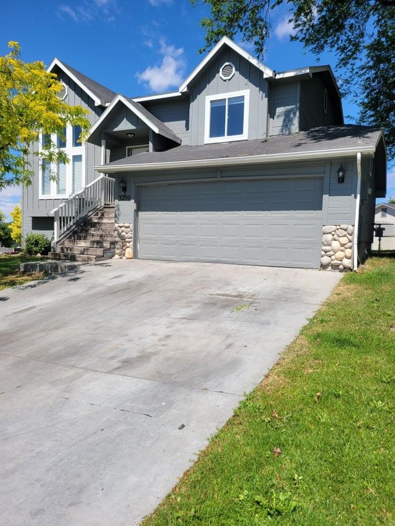 Nampa House: 3200 Robinhood Loop
