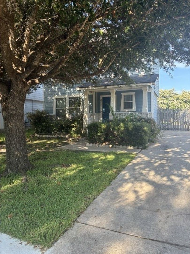 Round Rock House: 2216 Bluffstone Dr