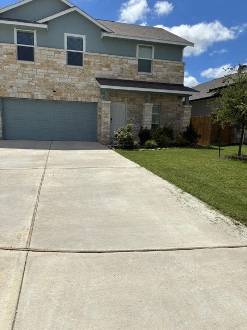 Jarrell House: 233 Perfect World Loop