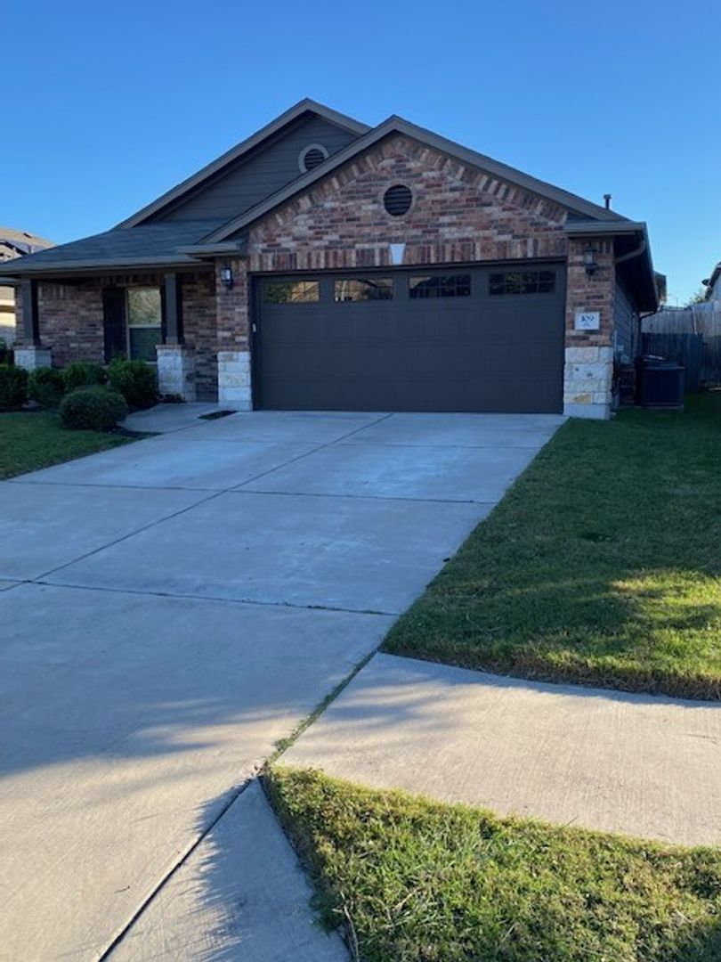 Hutto House: 109 Palestine Cv