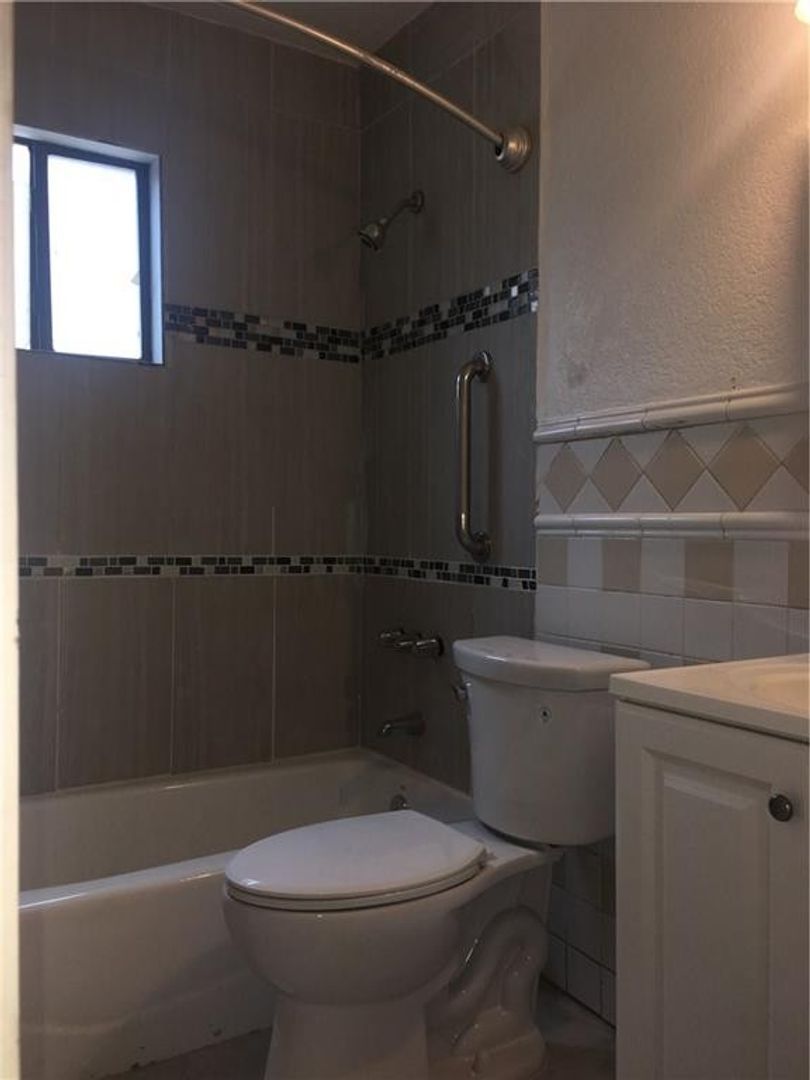 Austin House: 6804 Suena Drive