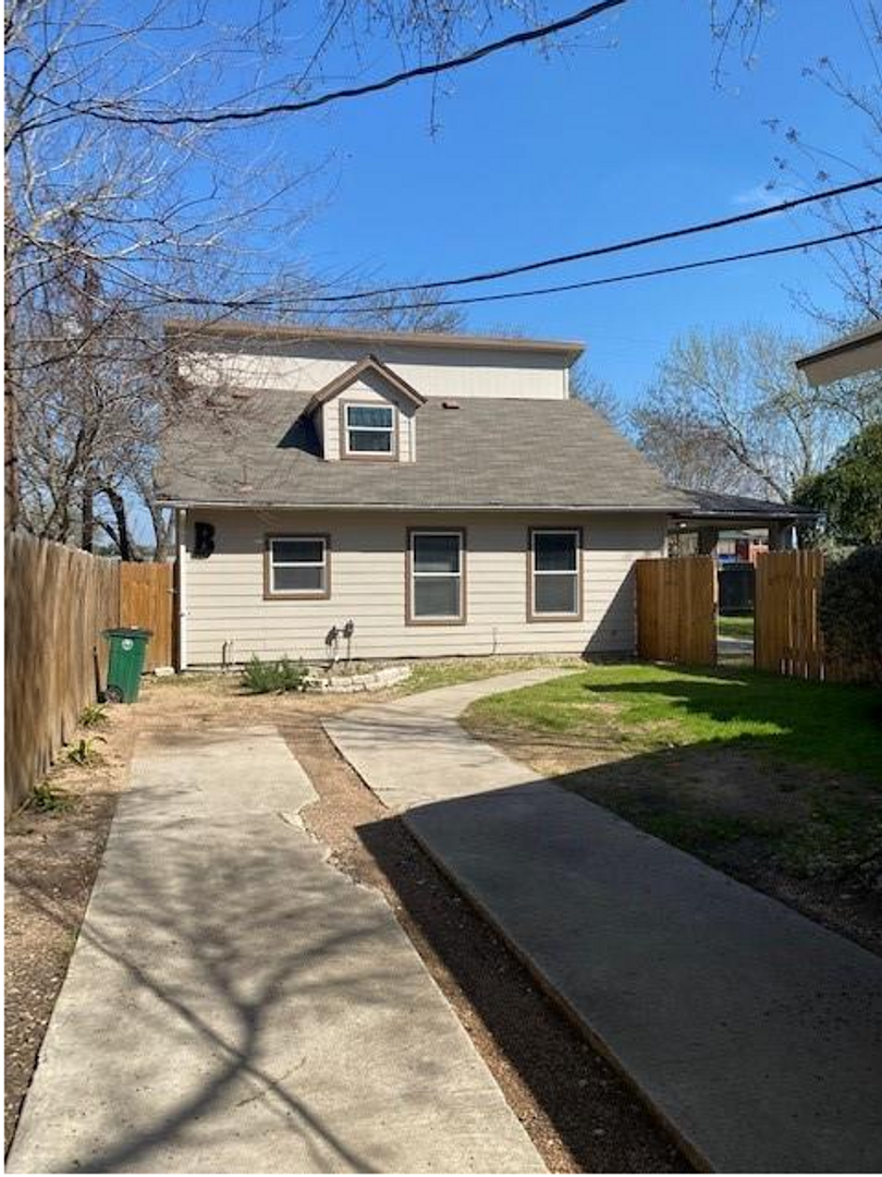 Austin House: Villa Park 13323 B