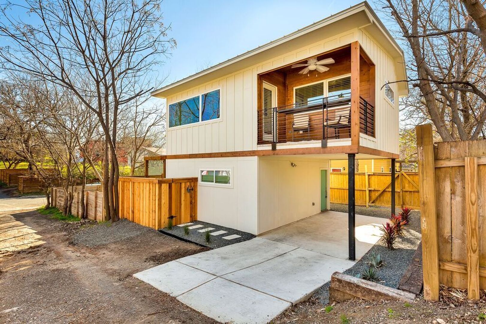 Austin House: 2206 East 9th St. B