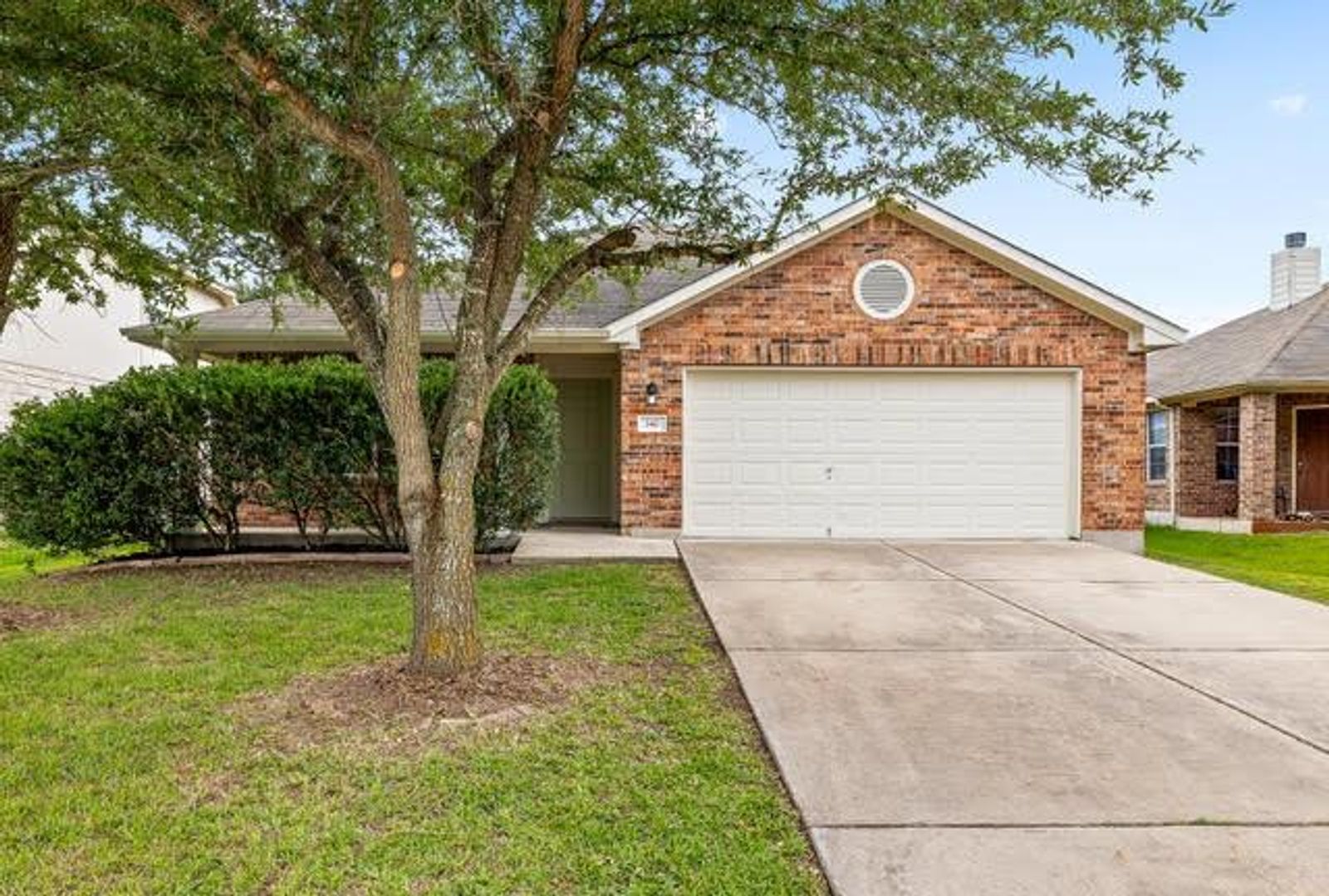Kyle House: 340 Carriage Way