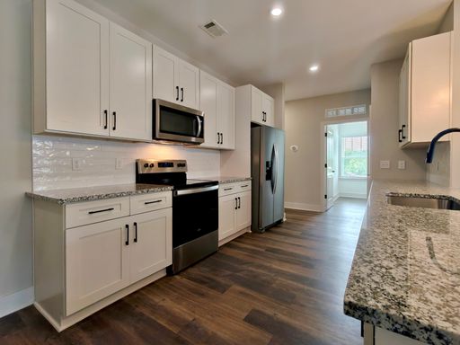 The Birch – Top-Floor Unit with Balcony – photo 1