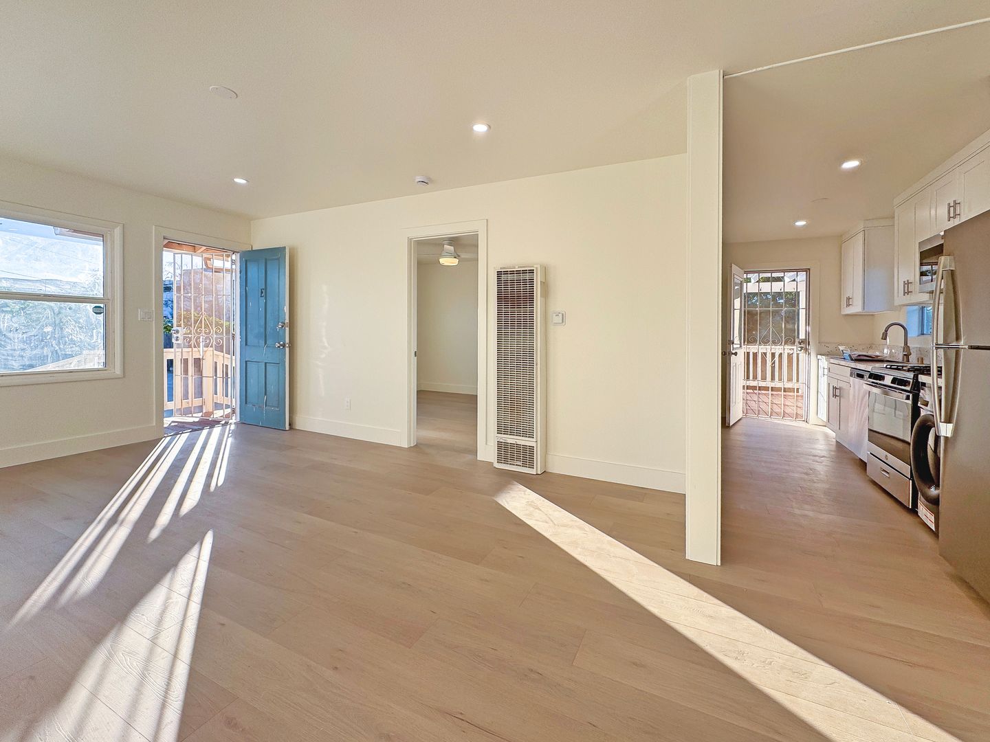 Fullerton Apartment: 130 W Malvern Ave - E