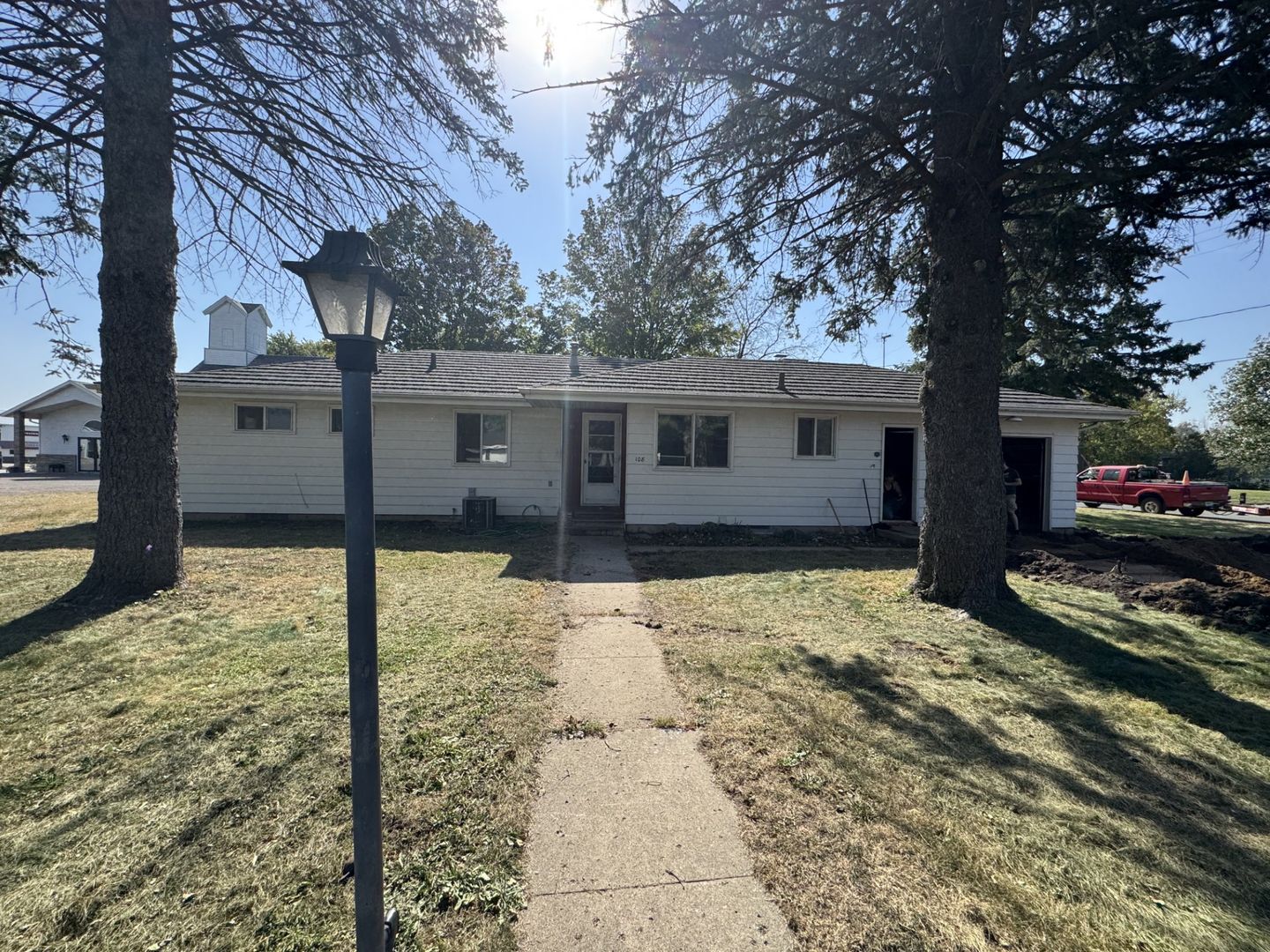 Charming 4-Bedroom Rambler for Rent – $2,400/month (12/01/2025 Move In)