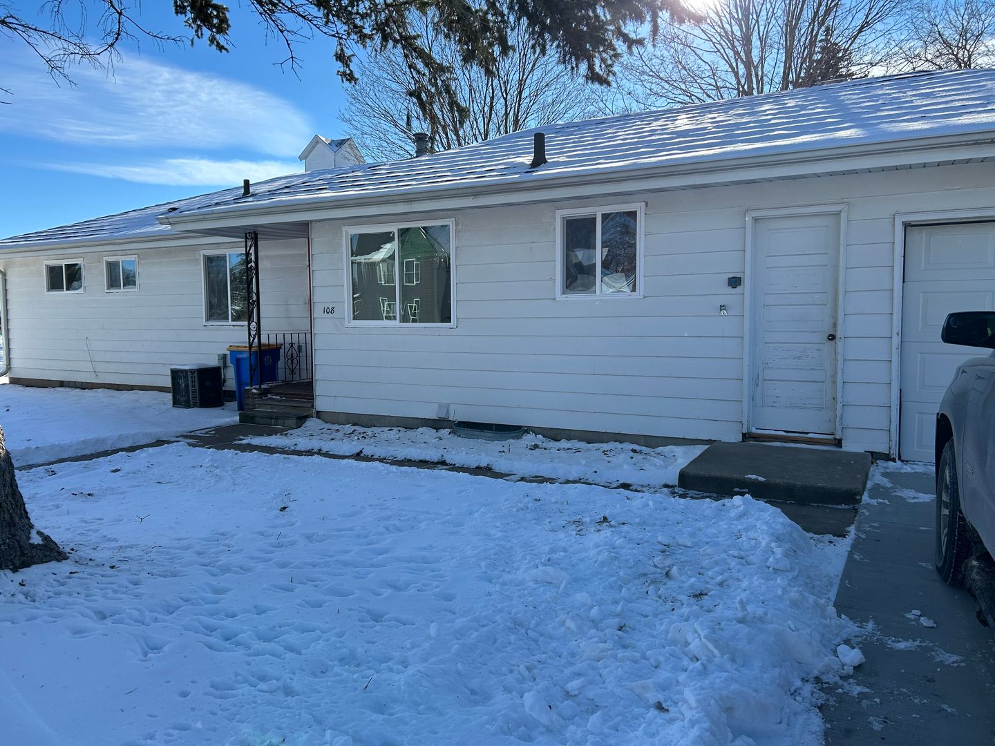 MEDFORD House: 108 1ST AVE. SW