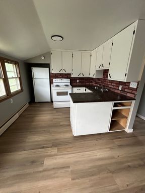 Newly Renovated 2 Bedroom 1 Bath Apartment