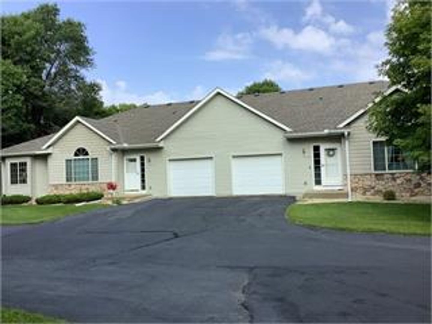 Faribault House: 1469 South Trail Circle