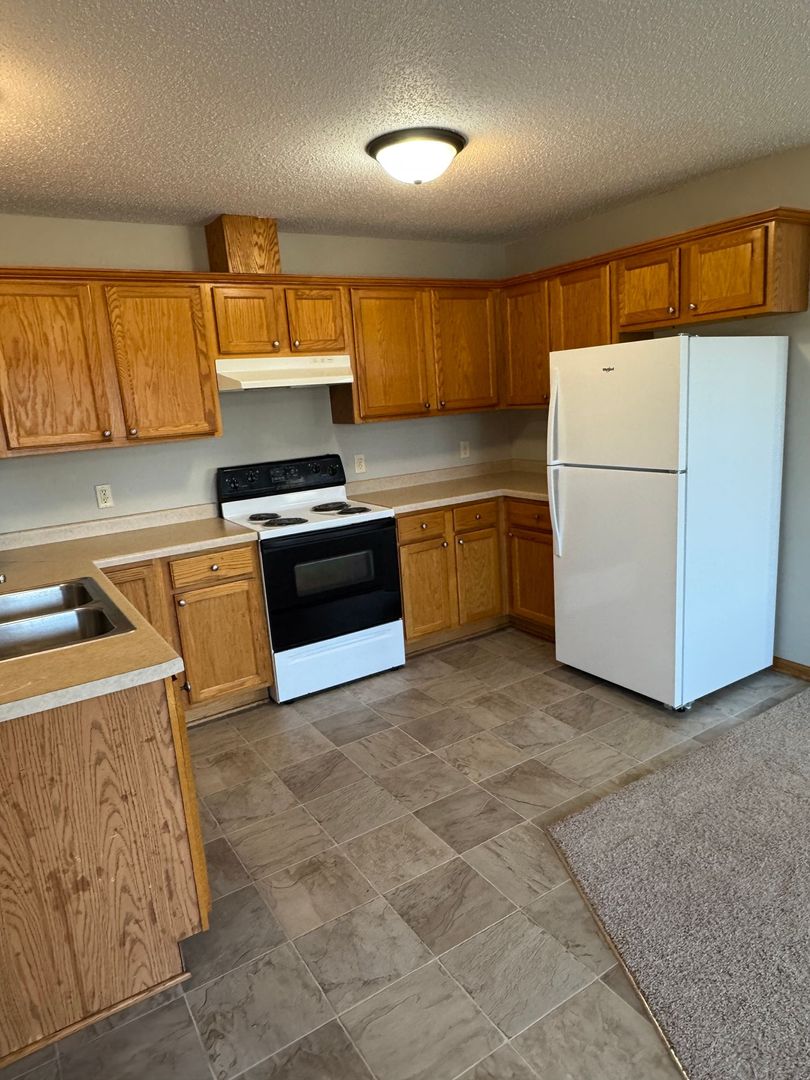 Northfield Apartment: 1909 Wilcox Blvd East