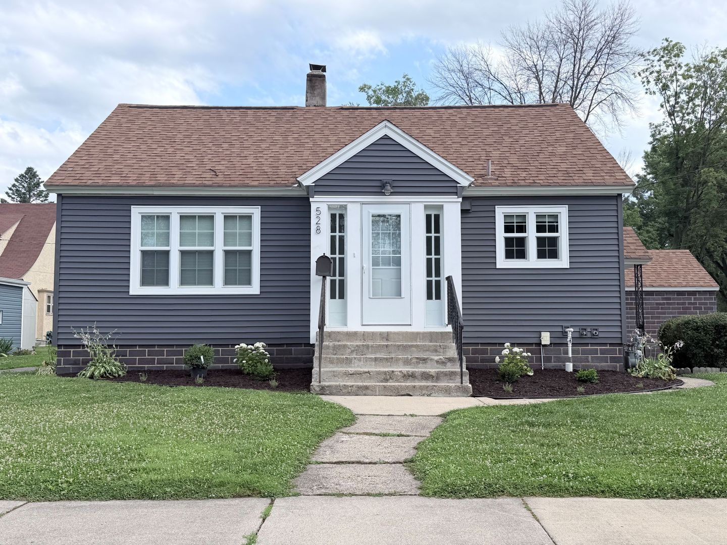 Faribault House: 528 2nd Street NE