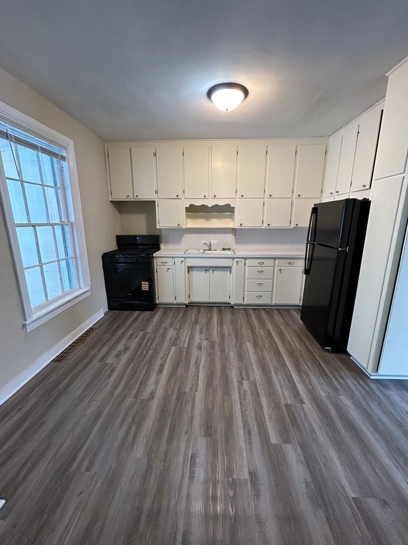 Faribault Apartment: 416 7th Street NW - RHS 416-#2